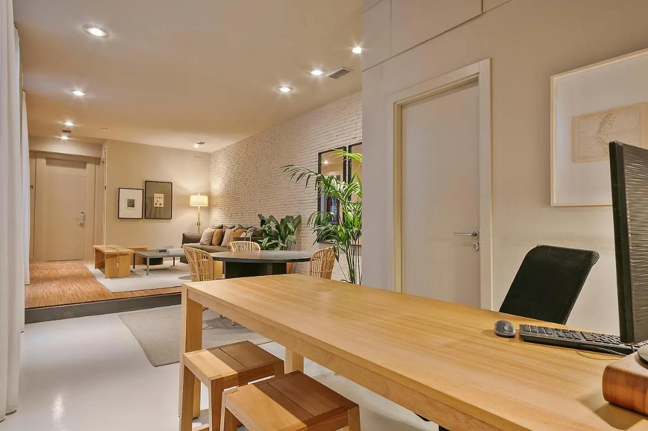 Uma Suites Pau Claris Barcellona Spagna
