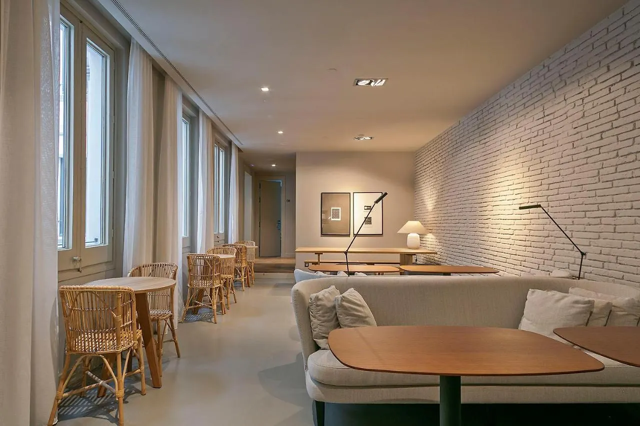 Uma Suites Pau Claris Barcellona Spagna