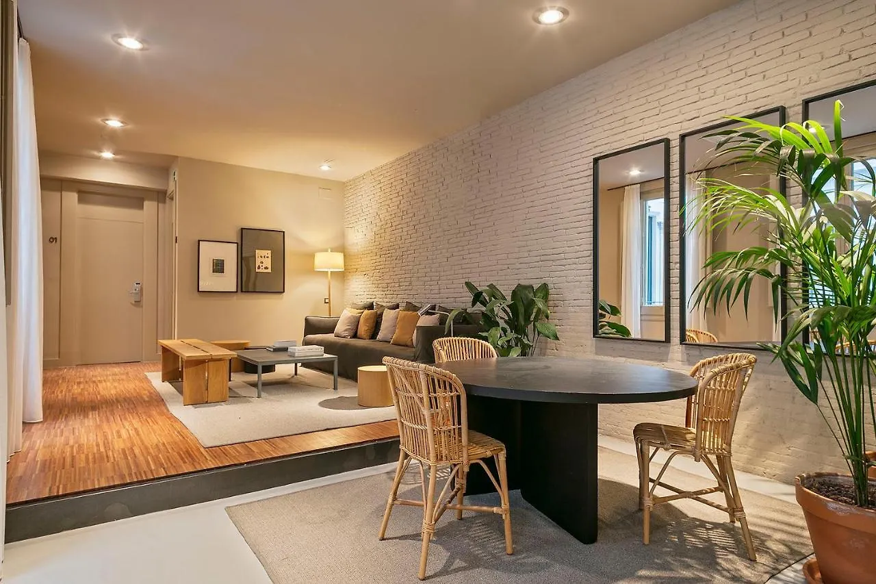 Uma Suites Pau Claris Barcellona Affittacamere