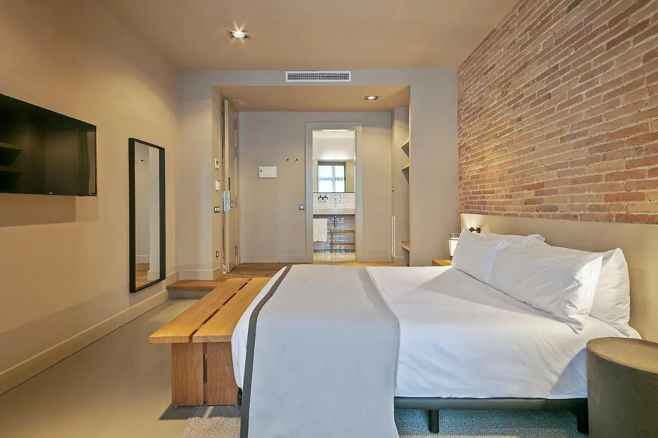Uma Suites Pau Claris Barcellona 3*,
