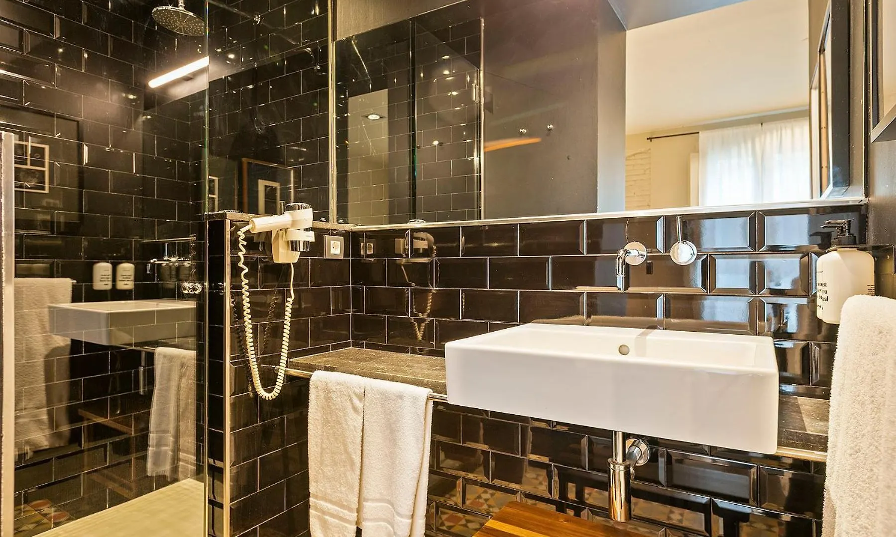 Affittacamere Uma Suites Pau Claris Barcellona